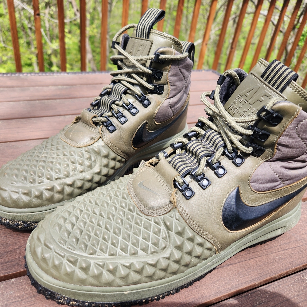 Nike Green Boots with Rugged Outsole and Lunarlon Cushioning